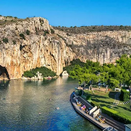 Deluxe In Vouliagmeni Athens