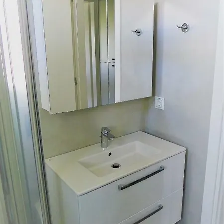Deluxe In Vouliagmeni Apartment Athens
