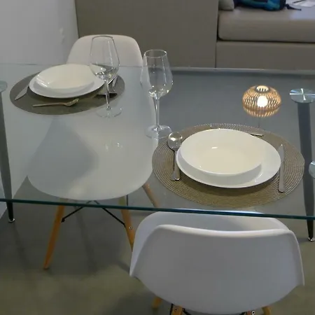 Deluxe In Vouliagmeni Apartment